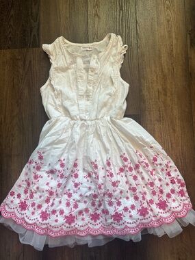 Girls white Spring summer dress with pink embroidered hem size medium 8-10